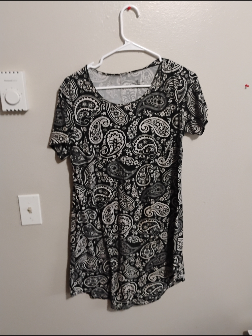 Black & White Paisley Short Sleeve Women's Top